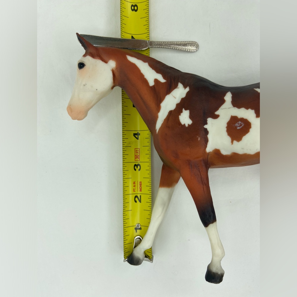 Breyer Model Freedom Series Pinto Sport horse Bay Overo #677 Retired 2006 - Picture 8 of 8